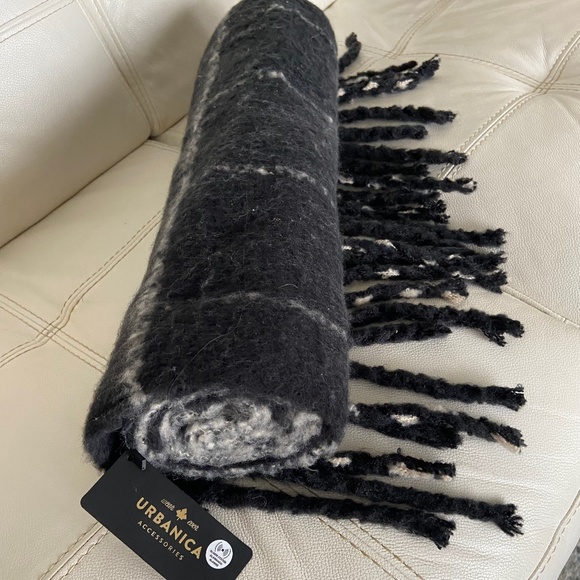 Urbanica Blanket Scarf NWT - Picture 4 of 4